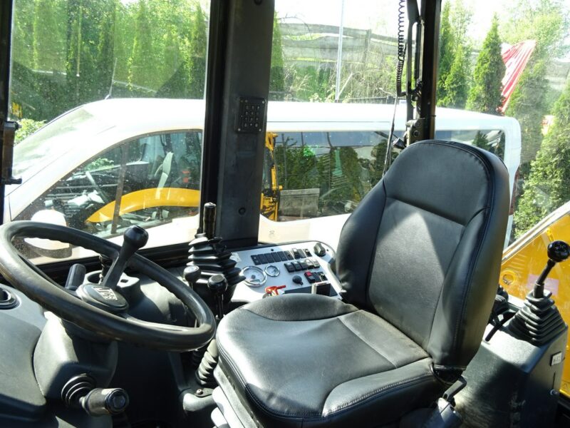 na równych kołach JCB 2CX SM 4 WS JCB 2CX 4x4 Compact koparko-ładowarka 2 łyżki dodatkowe Sprowadzona
