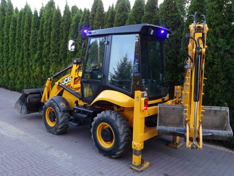 na równych kołach JCB 2CX SM 4 WS JCB 2CX 4x4 Compact koparko-ładowarka 2 łyżki dodatkowe Sprowadzona