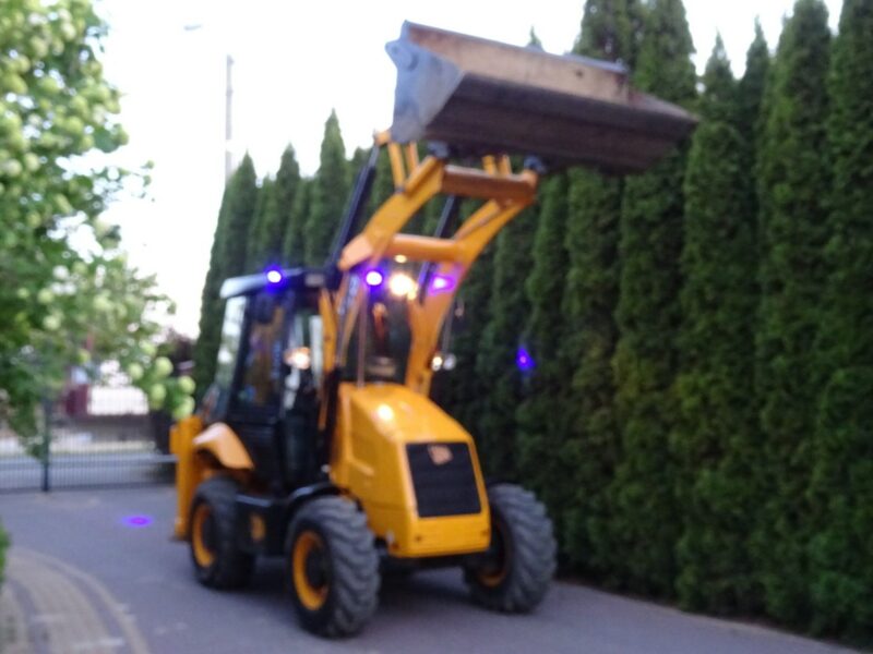 na równych kołach JCB 2CX SM 4 WS JCB 2CX 4x4 Compact koparko-ładowarka 2 łyżki dodatkowe Sprowadzona