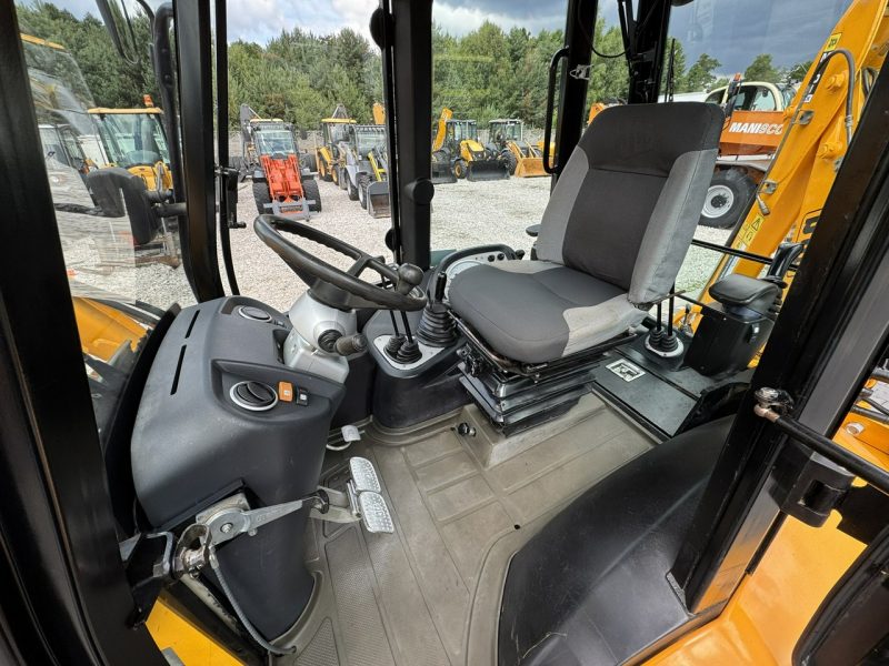 standardowa JCB MIDI CX Szybkozłącze Nowe Opony bez luzów i wycieków Super Stan (nie 2CX, 3CX, Minikoparka, Traktorek)