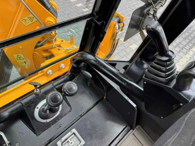 standardowa JCB MIDI CX Szybkozłącze Nowe Opony bez luzów i wycieków Super Stan (nie 2CX, 3CX, Minikoparka, Traktorek)
