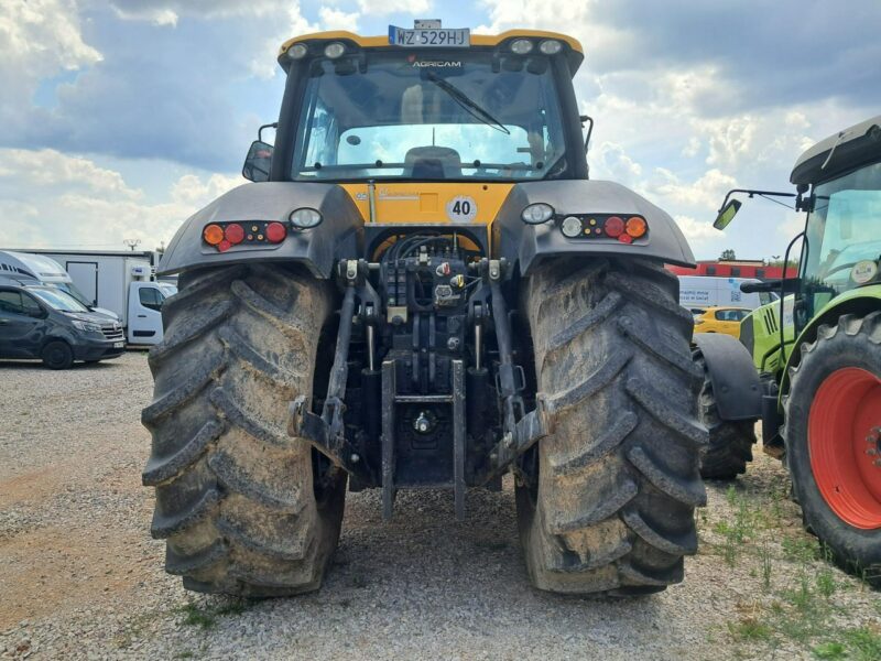 ciągniki JCB