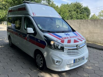 ambulansy Opel Vivaro Opel Vivaro Wysoki Max Długi Karetka Ambulans Ambulance