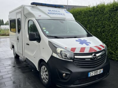 samochody kempingowe Opel Vivaro Opel Vivaro Kontener Karetka Kamper Ambulans Ambulance EN1789