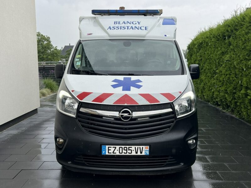 samochody kempingowe Opel Vivaro Opel Vivaro Kontener Karetka Kamper Ambulans Ambulance EN1789