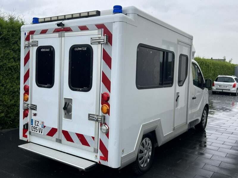 samochody kempingowe Opel Vivaro Opel Vivaro Kontener Karetka Kamper Ambulans Ambulance EN1789