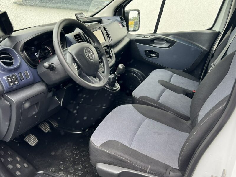 samochody kempingowe Opel Vivaro Opel Vivaro Kontener Karetka Kamper Ambulans Ambulance EN1789