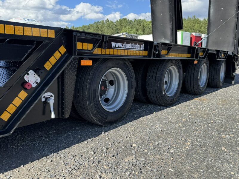 niskopodwoziowa Bodex 4 osiowa NN4J Niskopodwoziówka Niskopodwozie Nowe Opony DMC 65Ton Ład-50.8 tony Rozsuwana rozciągana Poszerzana Oś- Skrętna