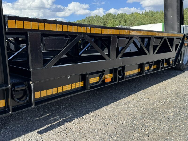 niskopodwoziowa Bodex 4 osiowa NN4J Niskopodwoziówka Niskopodwozie Nowe Opony DMC 65Ton Ład-50.8 tony Rozsuwana rozciągana Poszerzana Oś- Skrętna