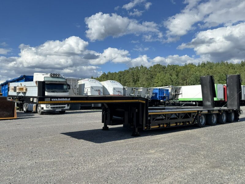 niskopodwoziowa Bodex 4 osiowa NN4J Niskopodwoziówka Niskopodwozie Nowe Opony DMC 65Ton Ład-50.8 tony Rozsuwana rozciągana Poszerzana Oś- Skrętna