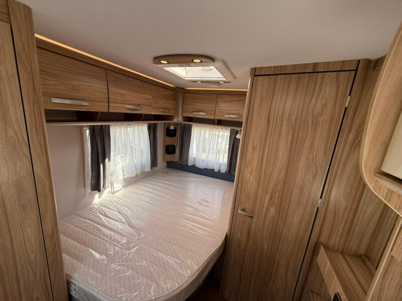 przyczepy kempingowe Hymer-Eriba Nova Light 465 Komfortowa przyczepa dla 2-4 osób, jakość Eriba! Kraków