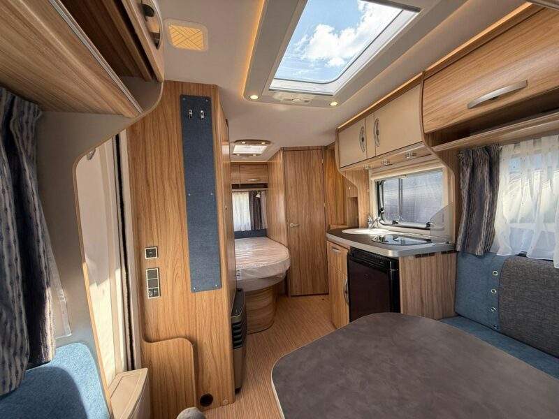 przyczepy kempingowe Hymer-Eriba Nova Light 465 Komfortowa przyczepa dla 2-4 osób, jakość Eriba! Kraków