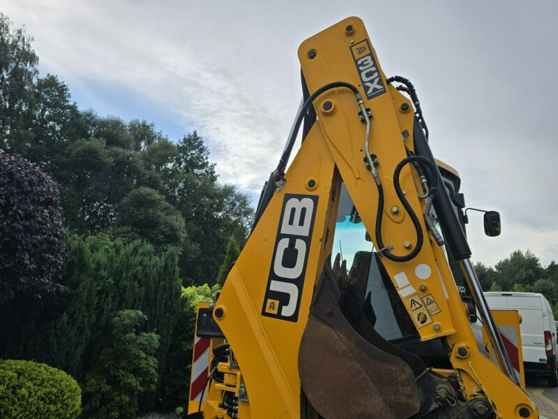 na równych kołach JCB 3CX Koparko-ładowarka JCB 3CX AEC Joystick / Klimatyzacja / I-właściciel