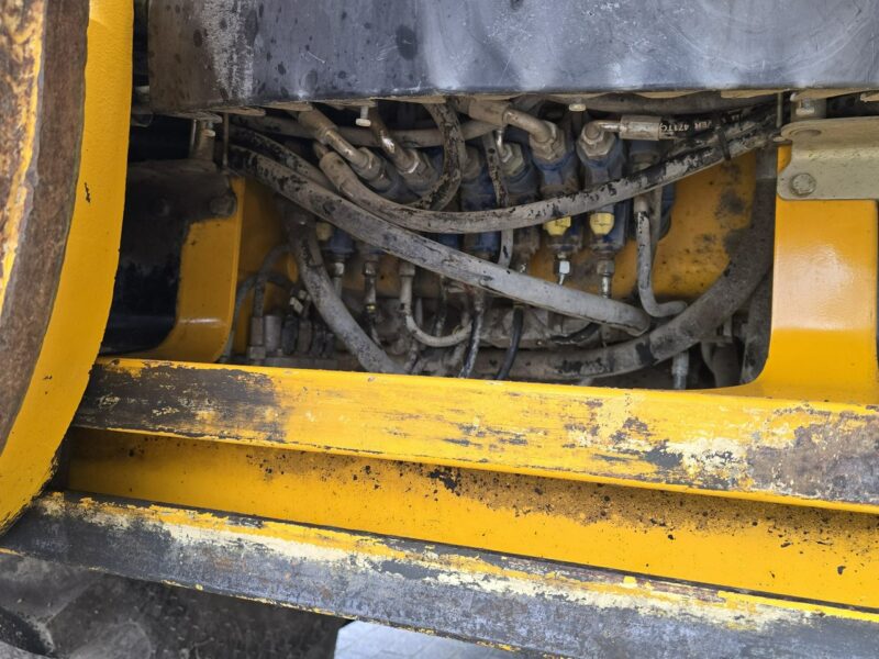 na równych kołach JCB 3CX Koparko-ładowarka JCB 3CX AEC Joystick / Klimatyzacja / I-właściciel