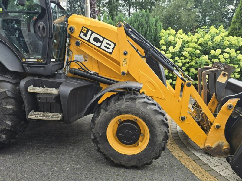 na równych kołach JCB 3CX Koparko-ładowarka JCB 3CX AEC Joystick / Klimatyzacja / I-właściciel