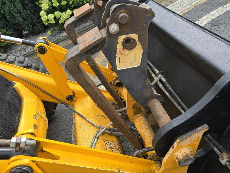 na równych kołach JCB 3CX Koparko-ładowarka JCB 3CX AEC Joystick / Klimatyzacja / I-właściciel