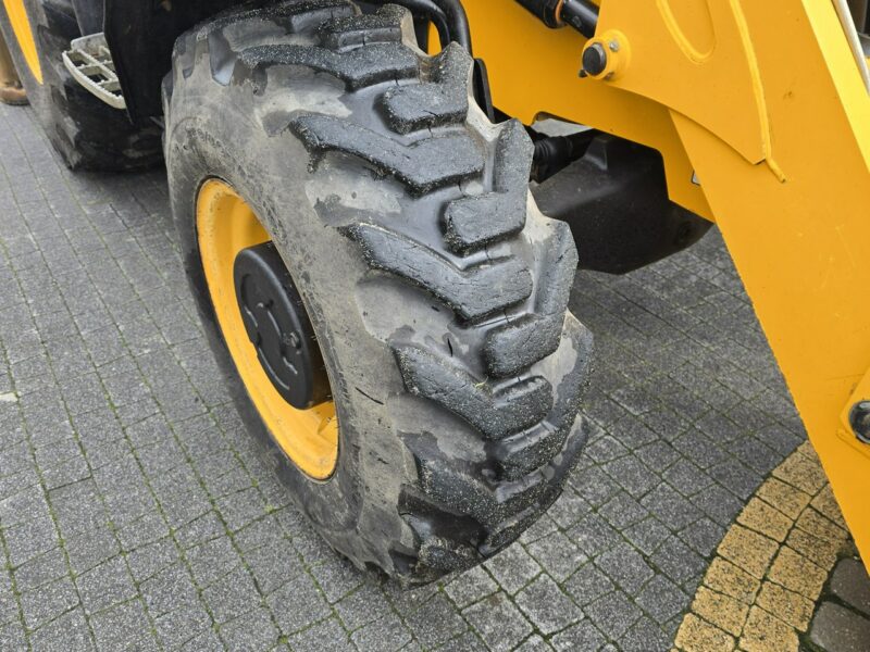 na równych kołach JCB 3CX Koparko-ładowarka JCB 3CX AEC Joystick / Klimatyzacja / I-właściciel