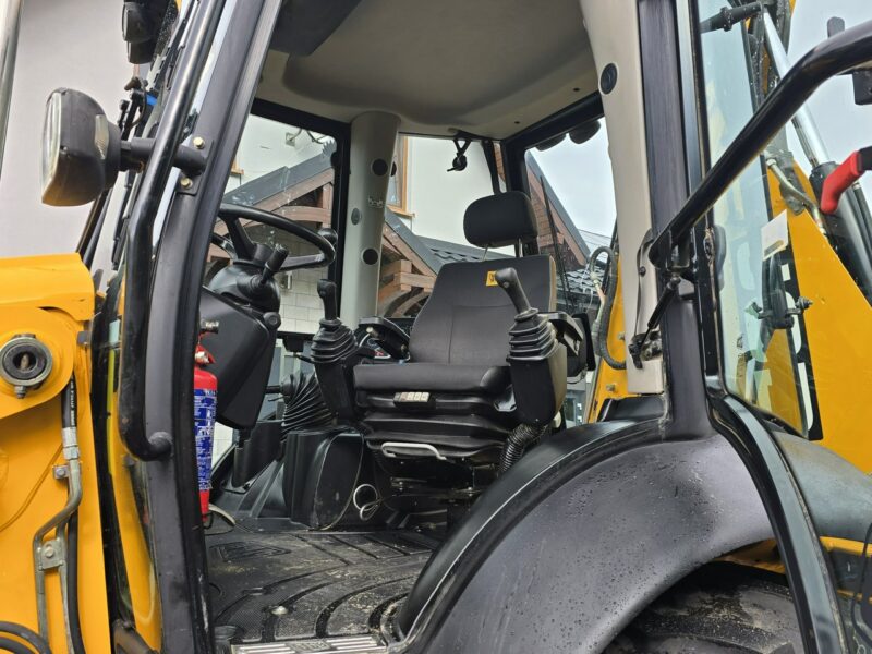 na równych kołach JCB 3CX Koparko-ładowarka JCB 3CX AEC Joystick / Klimatyzacja / I-właściciel