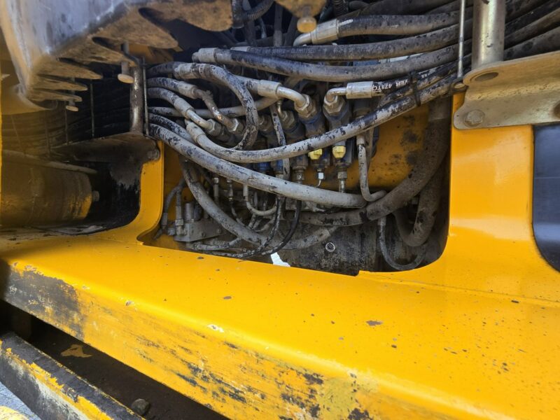 na równych kołach JCB 3CX Koparko-ładowarka JCB 3CX AEC Joystick / Klimatyzacja / I-właściciel