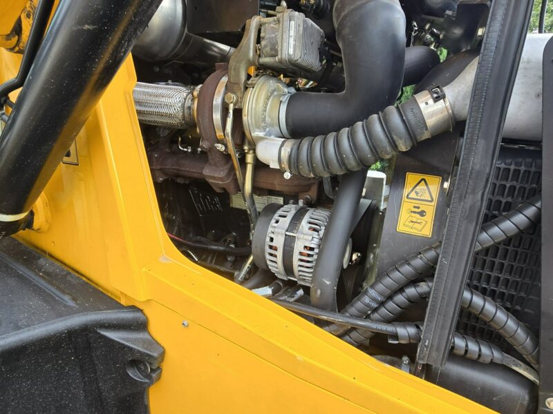 na równych kołach JCB 3CX Koparko-ładowarka JCB 3CX AEC Joystick / Klimatyzacja / I-właściciel
