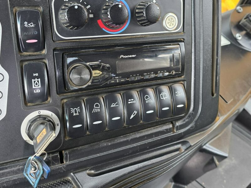 na równych kołach JCB 3CX Koparko-ładowarka JCB 3CX AEC Joystick / Klimatyzacja / I-właściciel