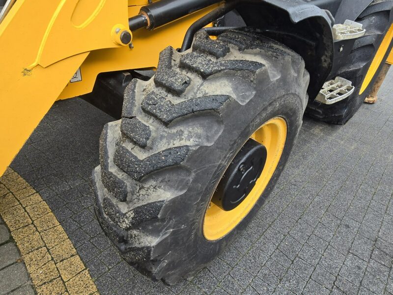 na równych kołach JCB 3CX Koparko-ładowarka JCB 3CX AEC Joystick / Klimatyzacja / I-właściciel