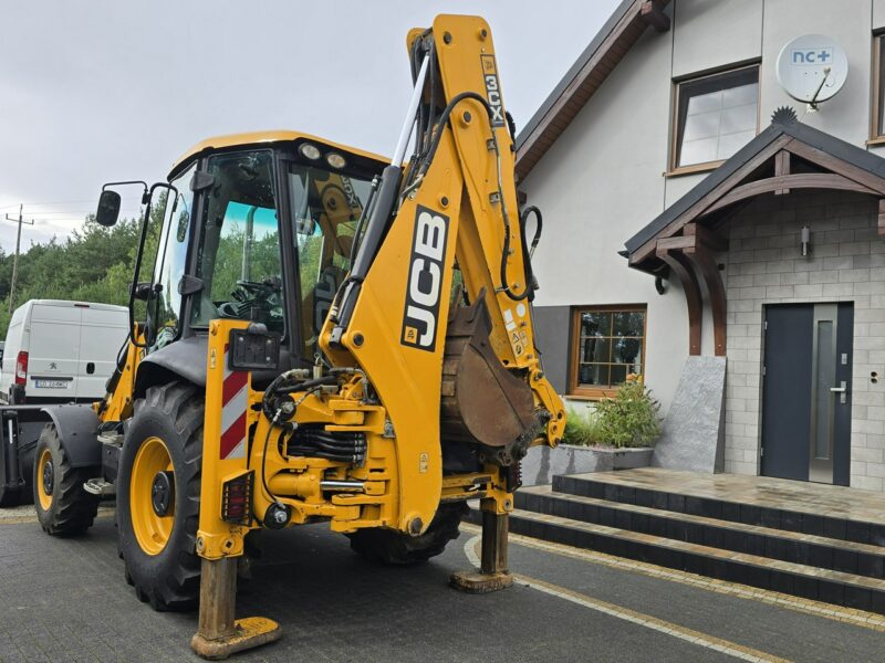na równych kołach JCB 3CX Koparko-ładowarka JCB 3CX AEC Joystick / Klimatyzacja / I-właściciel