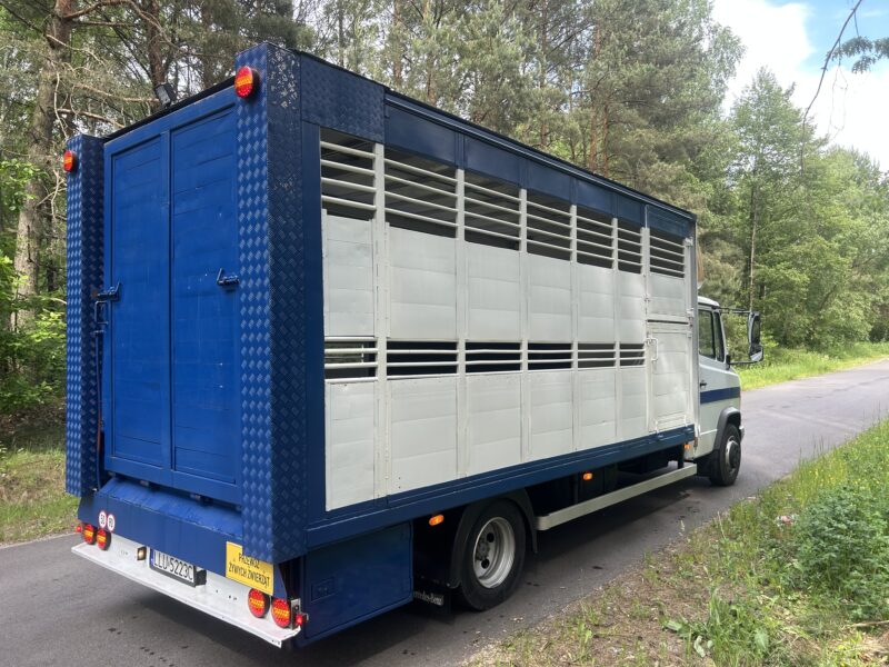 Mercedes-Benz Vario 815 do przewozu zwierząt, żywcówka