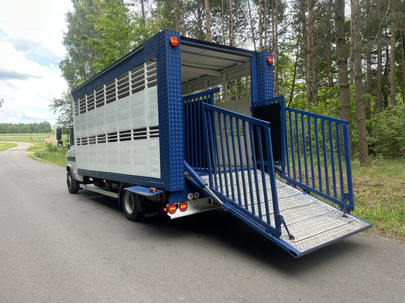 Mercedes-Benz Vario 815 do przewozu zwierząt, żywcówka