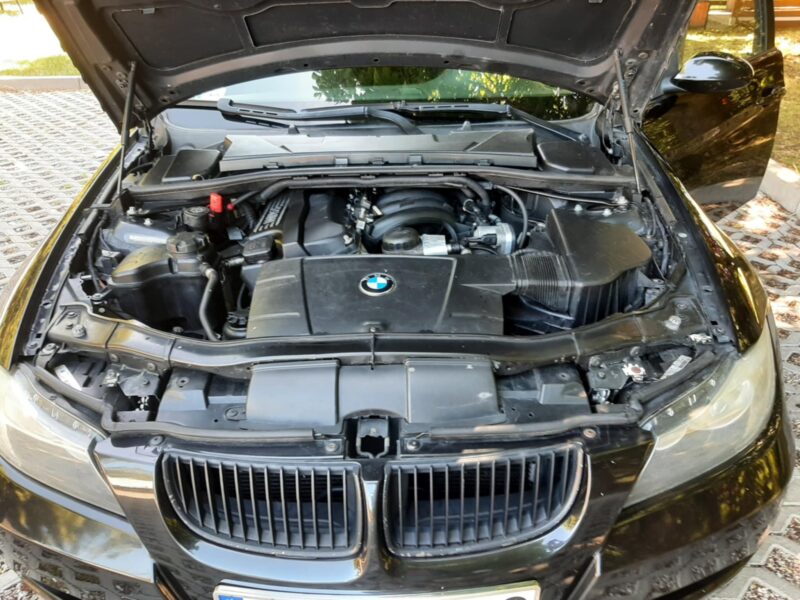 BMW E90 318i
