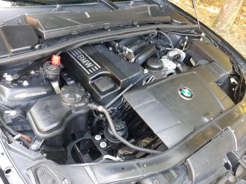 BMW E90 318i