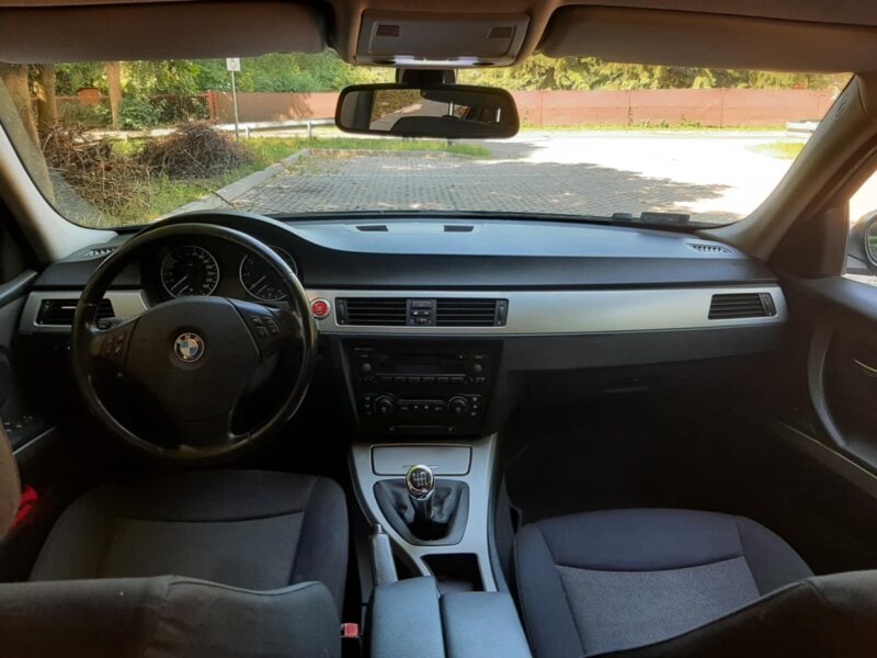 BMW E90 318i