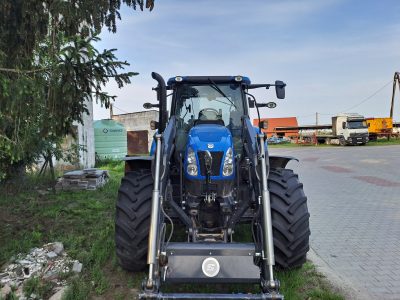 New Holland T165