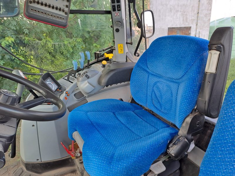 New Holland T165