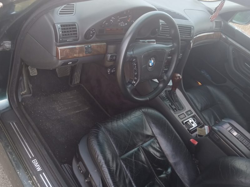 BMW E38 V8 730iA