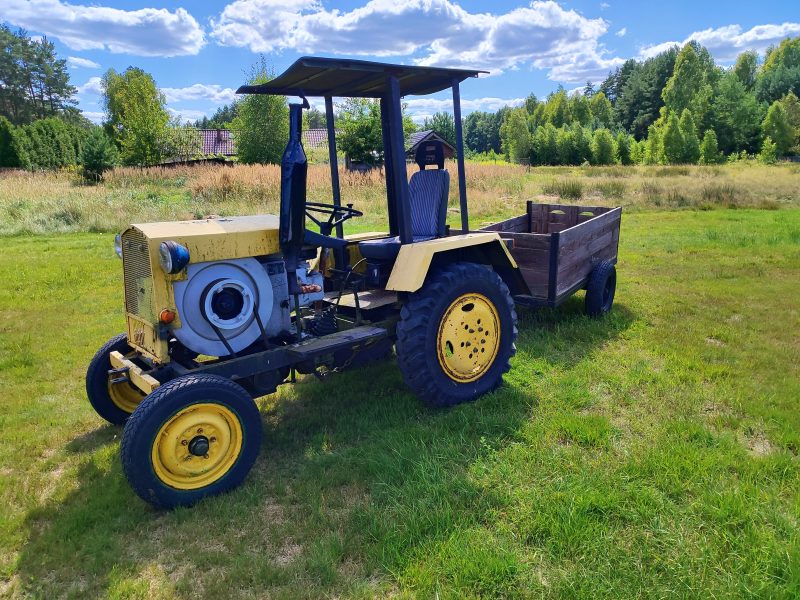 Traktor ES320 18 Km