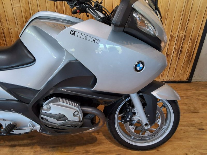 BMW R 1200 RT ## piękny motocykl BMW R 1200 RT ## WYGLĄDA Pięknie