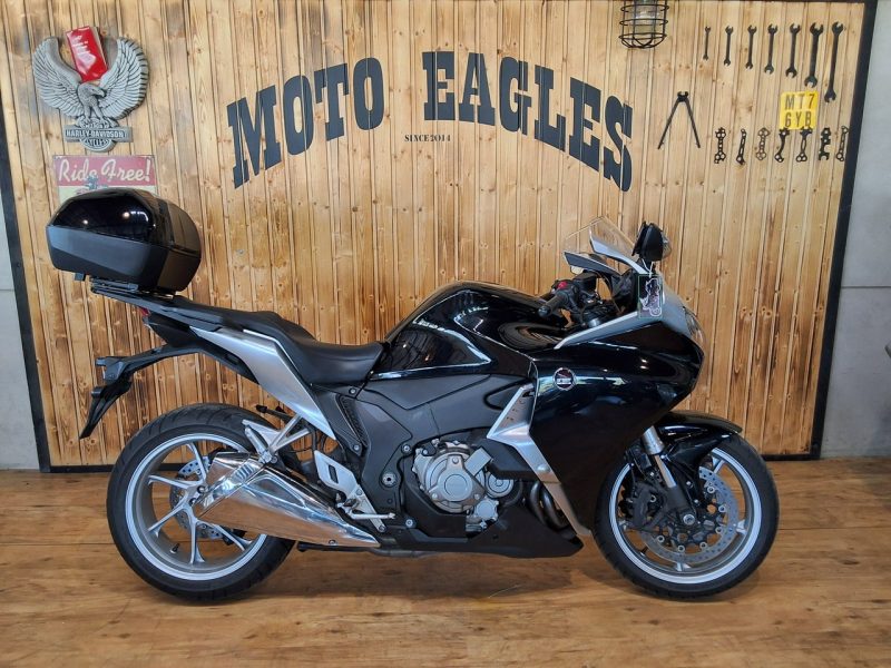 Honda VFR ## ZADBANY ## BŁYSZCZY # VFR1200 FD 170ps automatyczna skrzynia