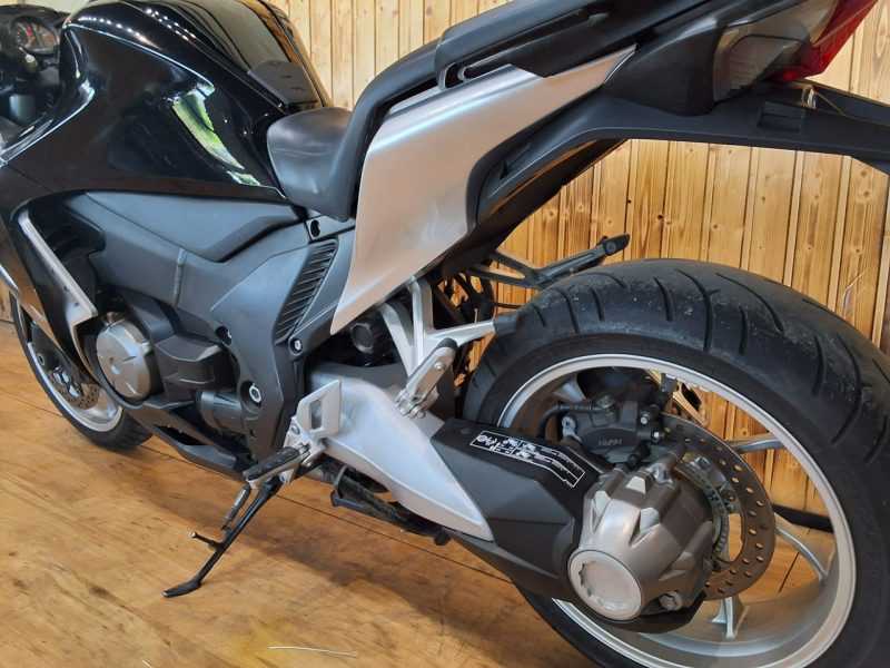 Honda VFR ## ZADBANY ## BŁYSZCZY # VFR1200 FD 170ps automatyczna skrzynia