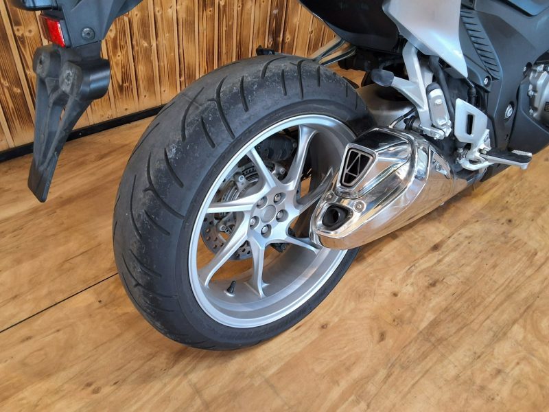 Honda VFR ## ZADBANY ## BŁYSZCZY # VFR1200 FD 170ps automatyczna skrzynia