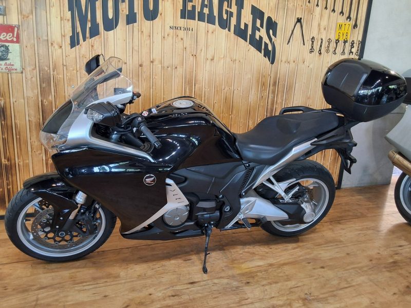 Honda VFR ## ZADBANY ## BŁYSZCZY # VFR1200 FD 170ps automatyczna skrzynia