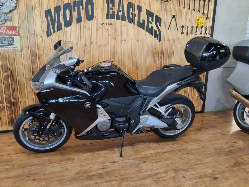 Honda VFR ## ZADBANY ## BŁYSZCZY # VFR1200 FD 170ps automatyczna skrzynia