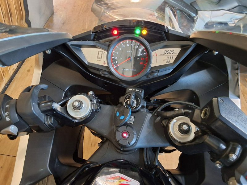 Honda VFR ## ZADBANY ## BŁYSZCZY # VFR1200 FD 170ps automatyczna skrzynia