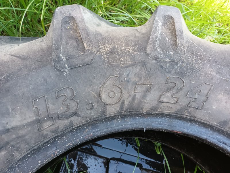 Opony bkt 13.6-24