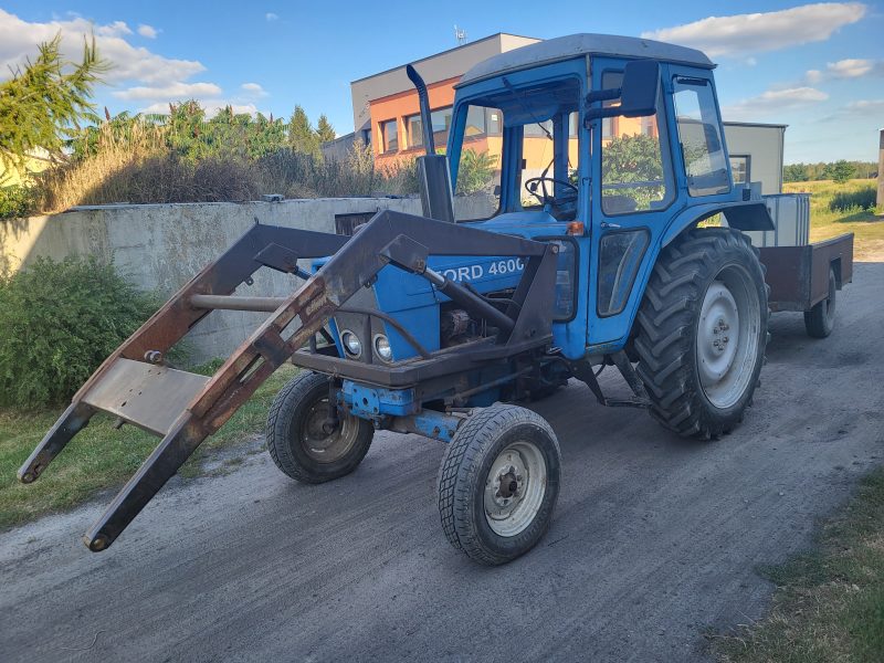 Ford 4600 z ładowaczem