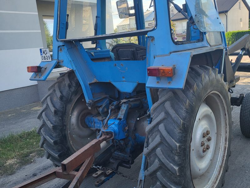 Ford 4600 z ładowaczem