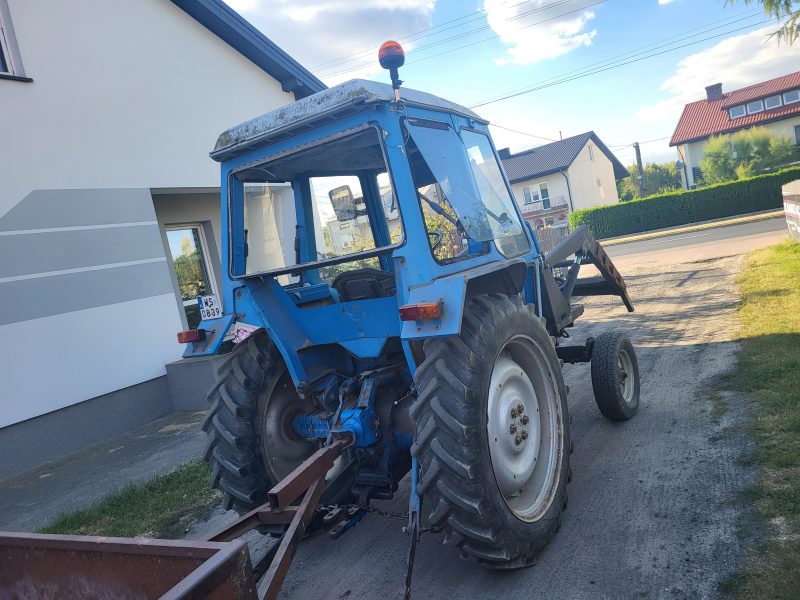 Ford 4600 z ładowaczem