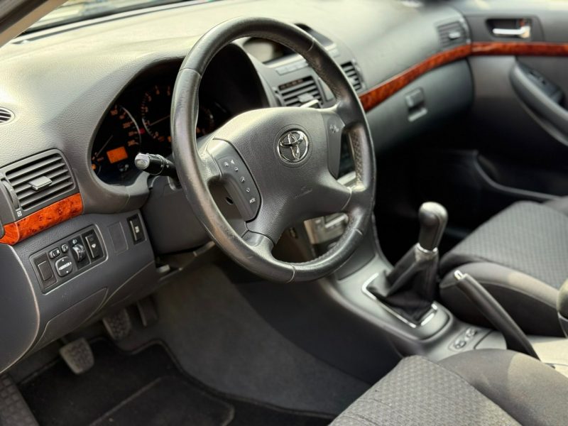 Toyota Avensis 2.0 BOX gratis !! II (2003-2009)