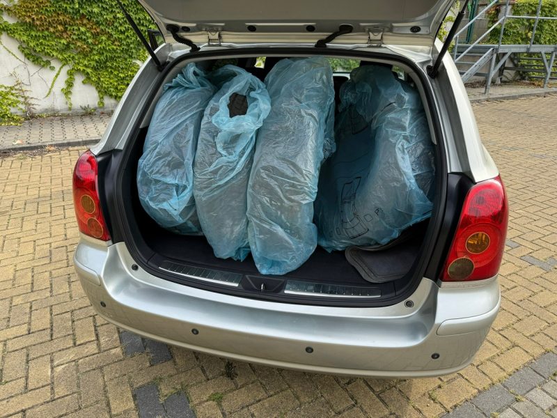 Toyota Avensis 2.0 BOX gratis !! II (2003-2009)