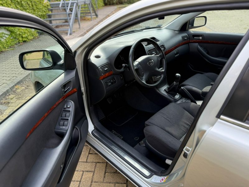 Toyota Avensis 2.0 BOX gratis !! II (2003-2009)